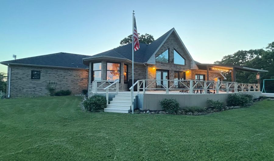 24352 State Hwy Ee, Aurora, MO 65605 - 4 Beds, 3 Bath