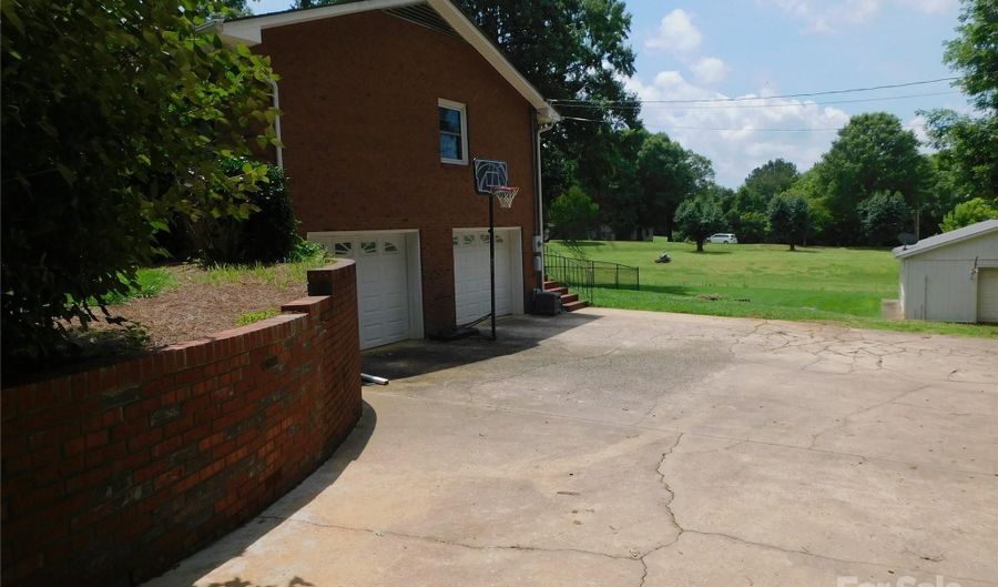 714 Shady Dr, Albemarle, NC 28001 - 3 Beds, 3 Bath