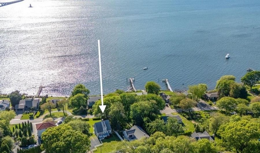 174 Seaside Dr, Jamestown, RI 02835 - 2 Beds, 3 Bath
