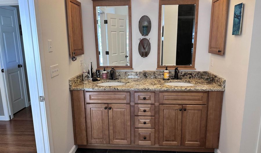 60 Spruce Ridge Dr, Brentwood, NH 03833 - 4 Beds, 3 Bath