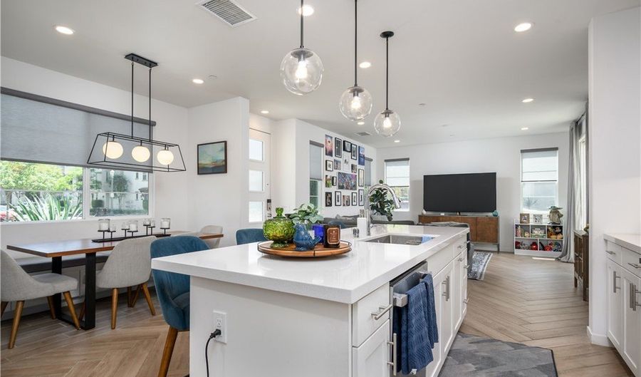500 S Motif, Anaheim, CA 92805 - 3 Beds, 3 Bath
