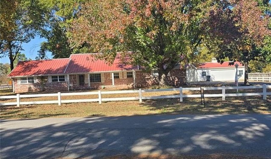 60 Town And Country, Ardmore, OK 73401 - 3 Beds, 2 Bath