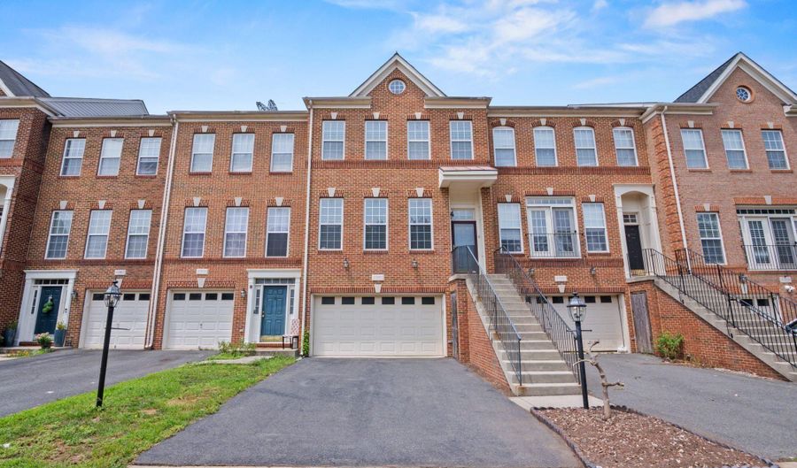 41853 CINNABAR Sq, Aldie, VA 20105 - 4 Beds, 4 Bath