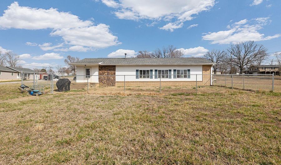 1302 Valley Ave, Ava, MO 65608 - 2 Beds, 1 Bath