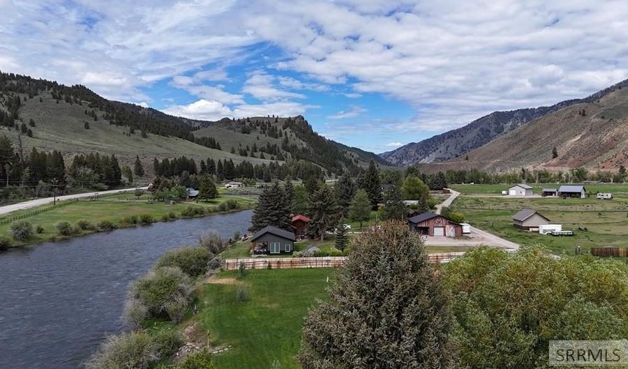 385 River Front Ln, Clayton, ID 83227 - 2 Beds, 2 Bath