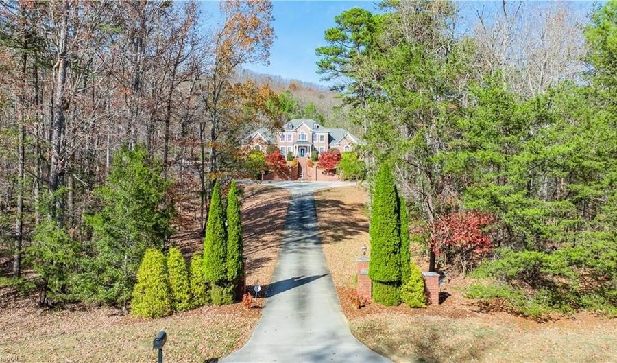 1086 Wilson Dr, Asheboro, NC 27205 - 4 Beds, 7 Bath