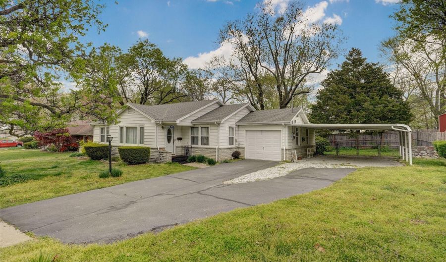 312 S Park Ave, Aurora, MO 65605 - 3 Beds, 2 Bath