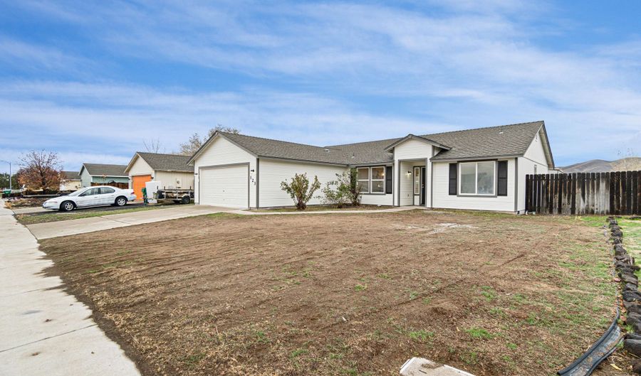 123 Shadow Mountain Dr, Fernley, NV 89408 - 3 Beds, 2 Bath