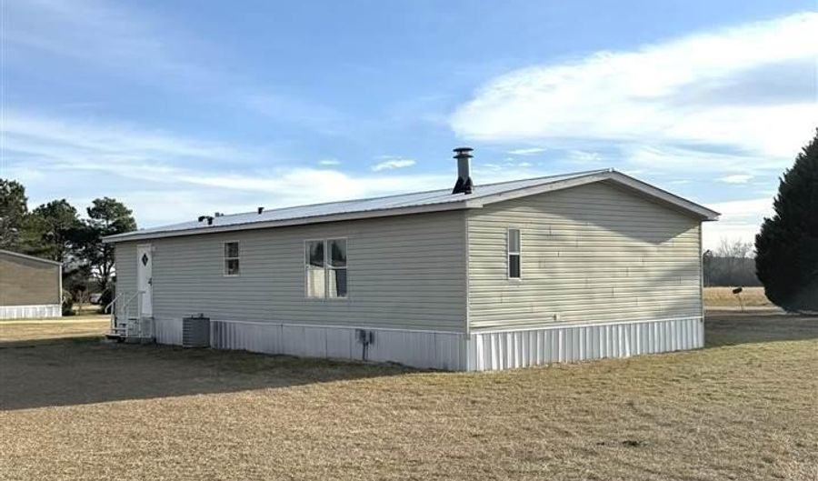 900 Champion Ln, Bennettsville, SC 29512 - 3 Beds, 2 Bath