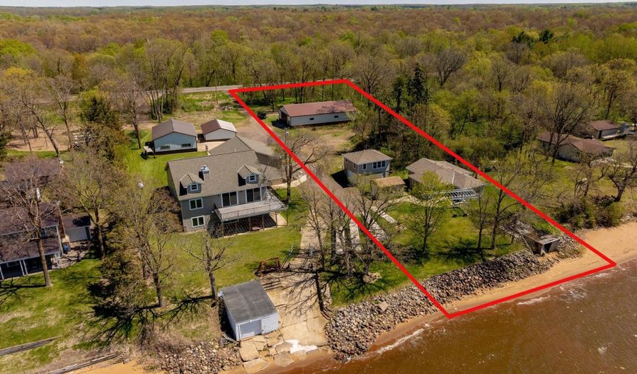 33243 State Highway 18, Aitkin, MN 56431 - 4 Beds, 3 Bath