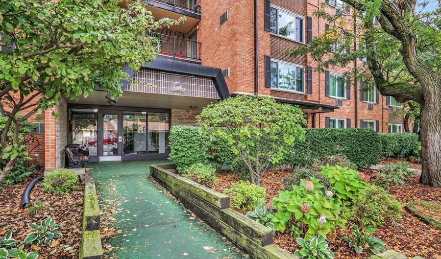 1107 S Old Wilke Rd 201, Arlington Heights, IL 60005 - 2 Beds, 2 Bath