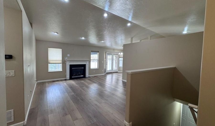 3736 Ellendale Cir, Ammon, ID 83406 - 5 Beds, 3 Bath
