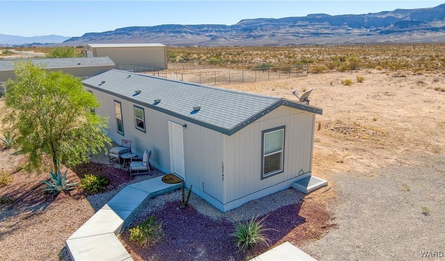 10747 S Paradise Trails Rd, Yucca, AZ 86438 - 2 Beds, 1 Bath