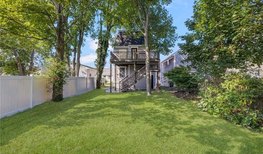 7 Sheffield Ave, Newport, RI 02840 - 3 Beds, 3 Bath