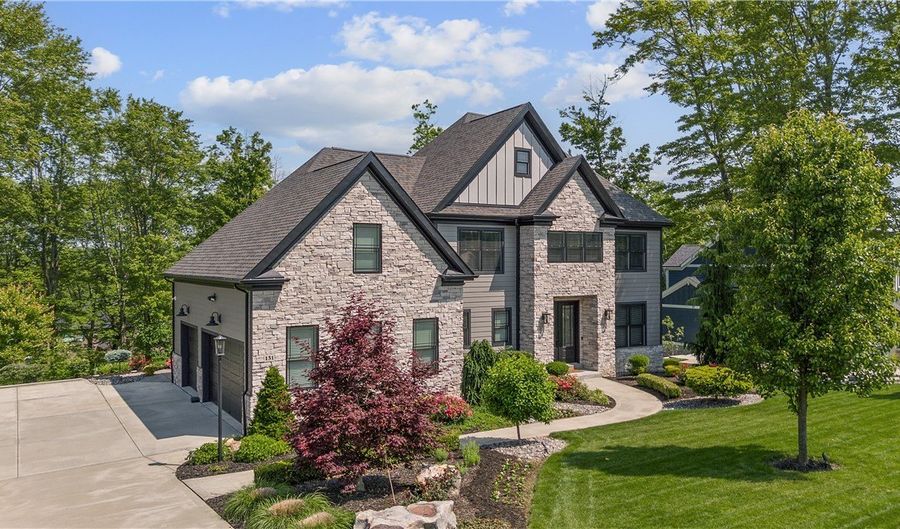 131 Woodford Dr, Adams Twp., PA 16033 - 4 Beds, 5 Bath