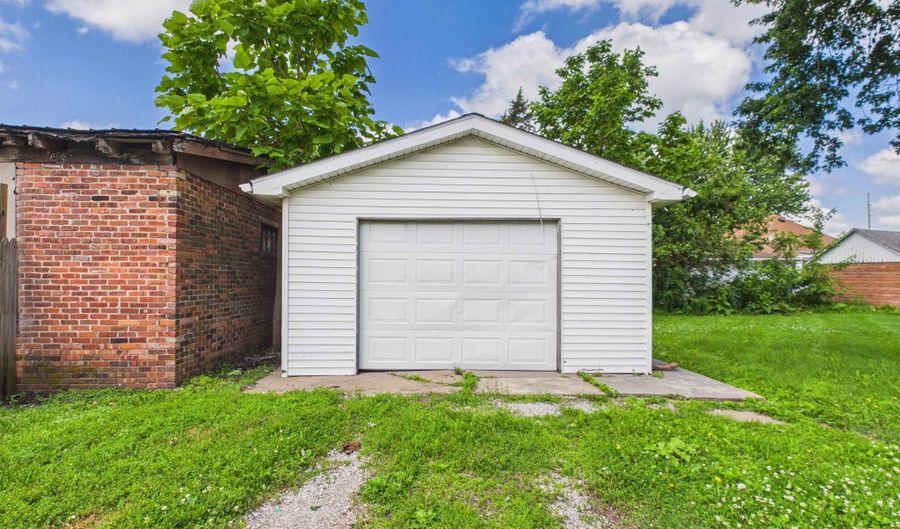 209 S 10Th St, Albia, IA 52531 - 2 Beds, 1 Bath
