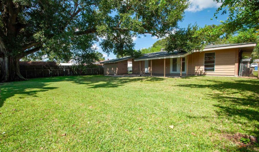 709 Roder St, Berwick, LA 70342 - 3 Beds, 2 Bath