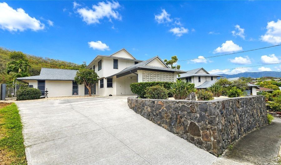 970 Apokula Pl, Kailua, HI 96734 - 5 Beds, 3 Bath