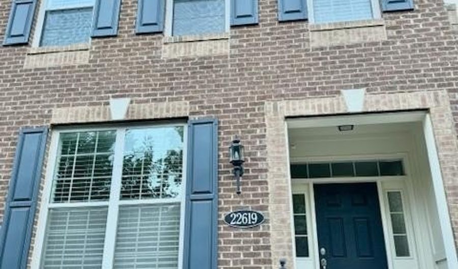 22619 NORWALK Sq, Ashburn, VA 20148 - 4 Beds, 3 Bath