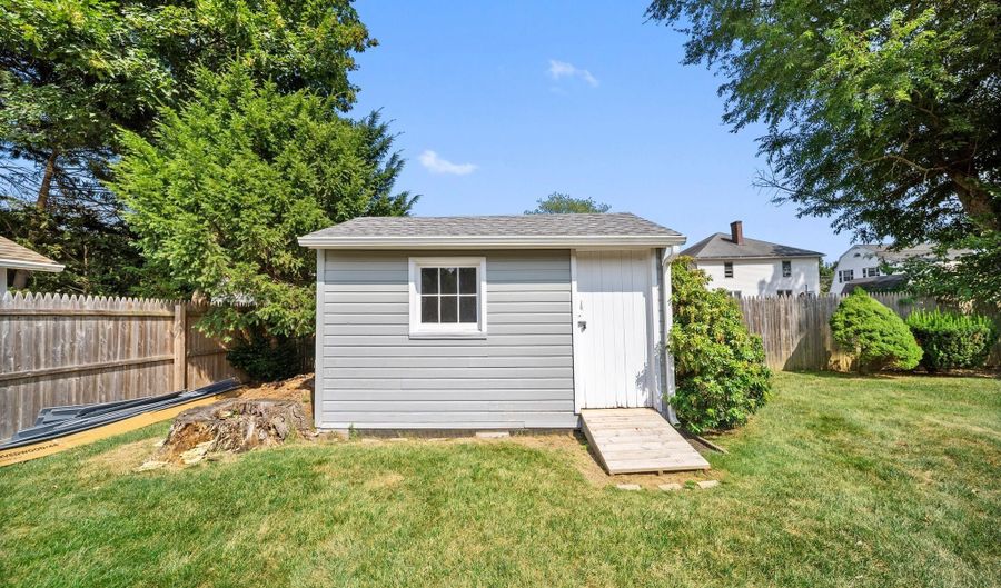 21 Oakwood Mnr, Cromwell, CT 06416 - 4 Beds, 3 Bath
