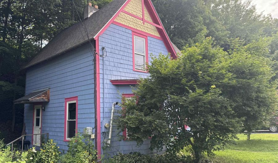 23 Williams St, Brattleboro, VT 05301 - 3 Beds, 2 Bath