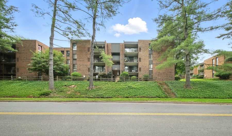 4408 ISLAND Pl T2, Annandale, VA 22003 - 4 Beds, 2 Bath
