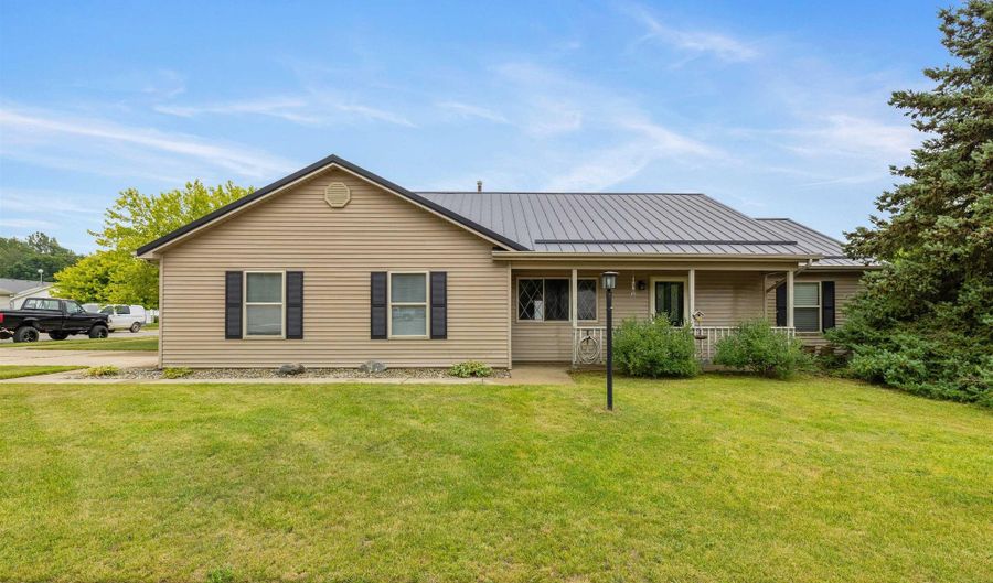 421 Manahan Dr, Angola, IN 46703 - 3 Beds, 2 Bath