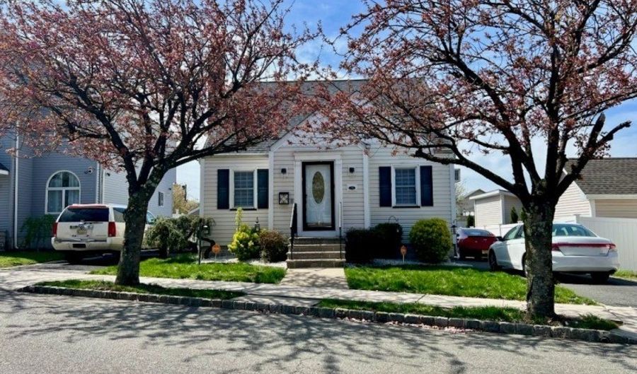 32 Maier St, Belleville, NJ 07109 - 3 Beds, 2 Bath