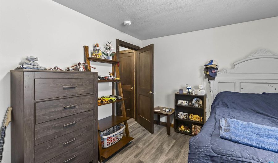 39 N 6th St, Baltic, SD 57003 - 5 Beds, 3 Bath