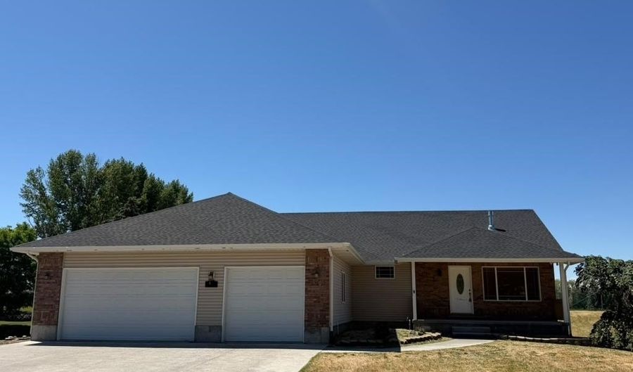 66 Bergeson Dr, Blackfoot, ID 83204 - 6 Beds, 3 Bath