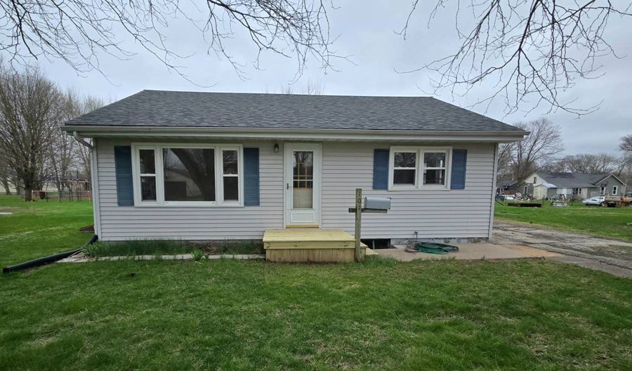 101 W Givens St, Abingdon, IL 61410 - 2 Beds, 1 Bath