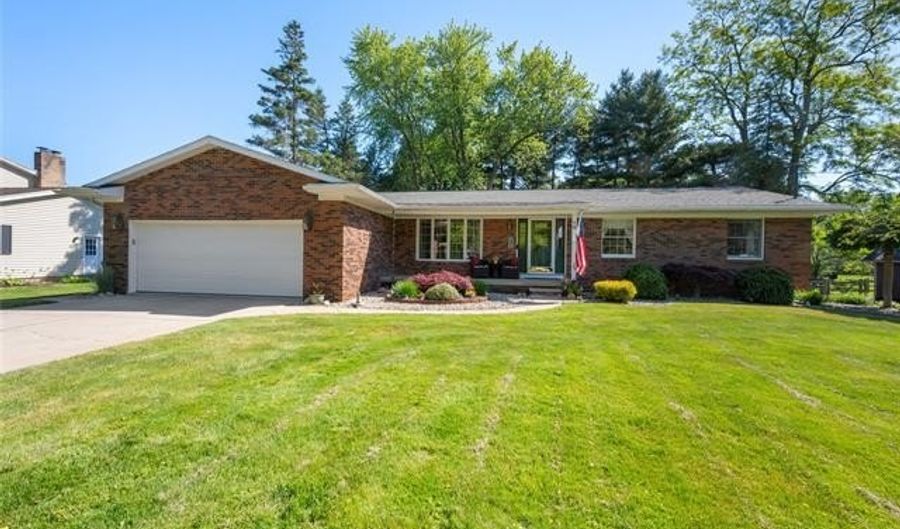 16 Lakeridge Dr, Adrian, MI 49221 - 4 Beds, 2 Bath