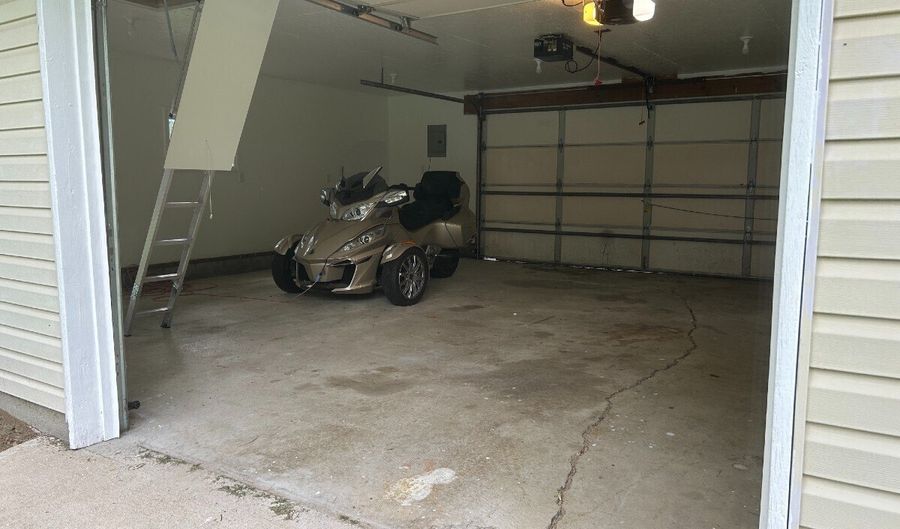 122 Norris Dr, Anderson, IN 46013 - 3 Beds, 2 Bath