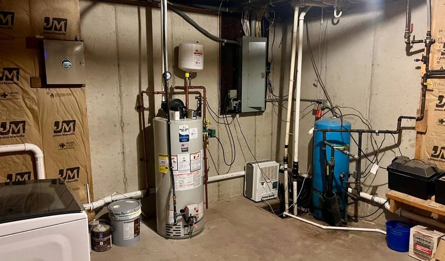 24826 560th Ave, Austin, MN 55912 - 5 Beds, 3 Bath