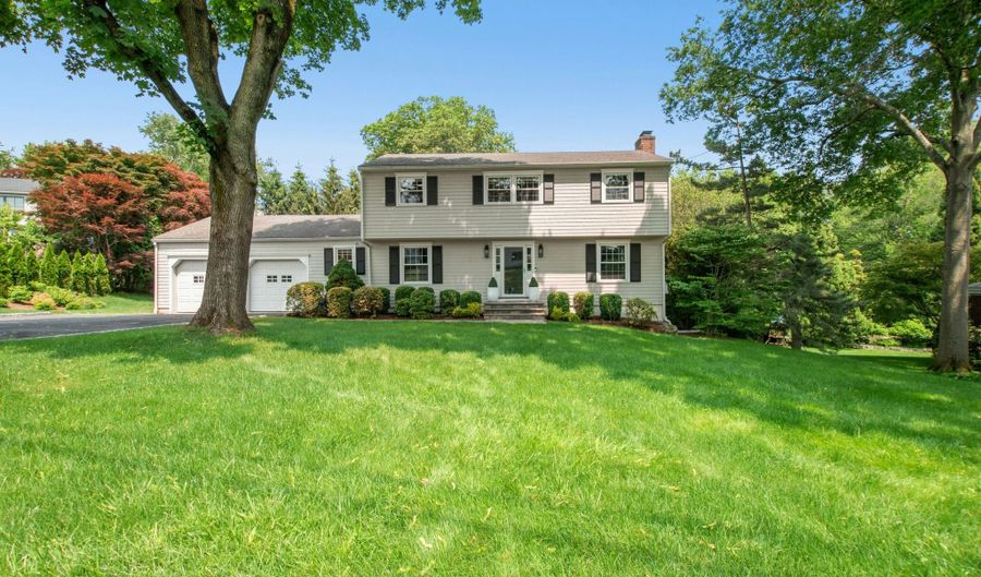 15 Wilson Ridge Rd, Darien, CT 06820 - 4 Beds, 3 Bath