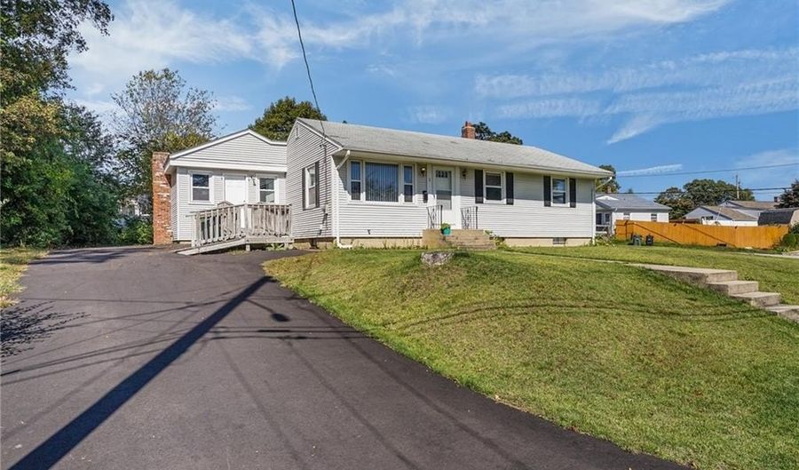 3 Creighton Pl, Coventry, RI 02816 - 3 Beds, 1 Bath