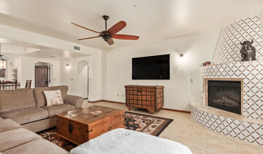 36601 N MULE TRAIN Rd A23, Carefree, AZ 85377 - 1 Beds, 2 Bath