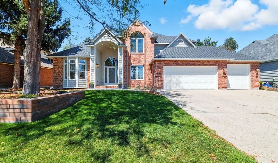618 OAKHURST Dr, Cheyenne, WY 82009 - 5 Beds, 4 Bath