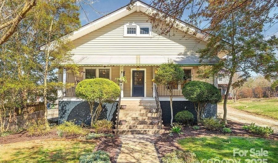 127 Pennsylvania Ave, Asheville, NC 28806 - 3 Beds, 2 Bath