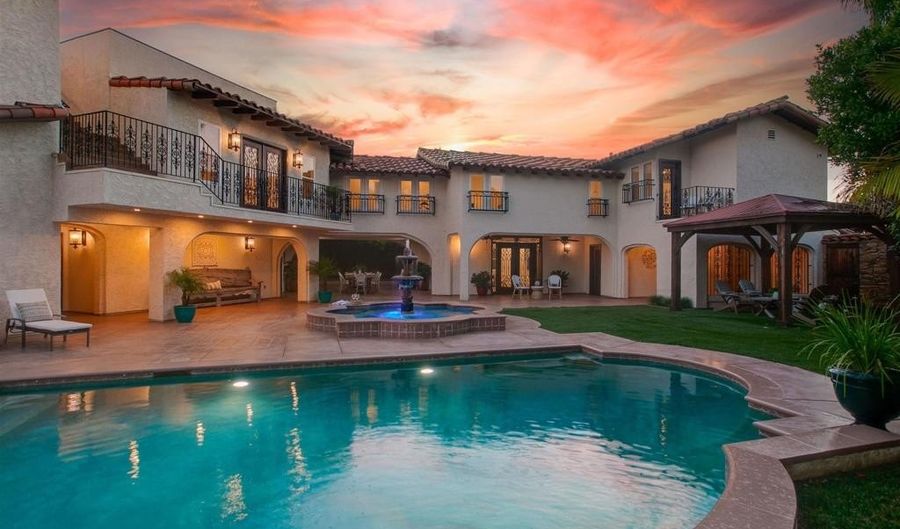 6817 Vianda Ct Ct, Carlsbad, CA 92009 - 5 Beds, 7 Bath