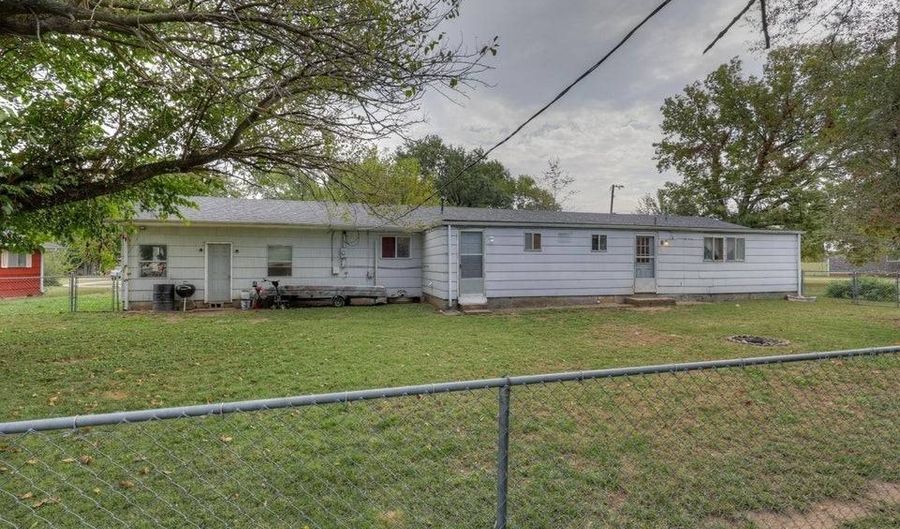 2205 Lincoln, Baxter Springs, KS 66713 - 4 Beds, 3 Bath