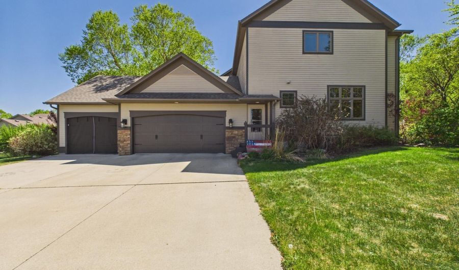 1600 S Parkview Blvd, Brandon, SD 57005 - 4 Beds, 4 Bath