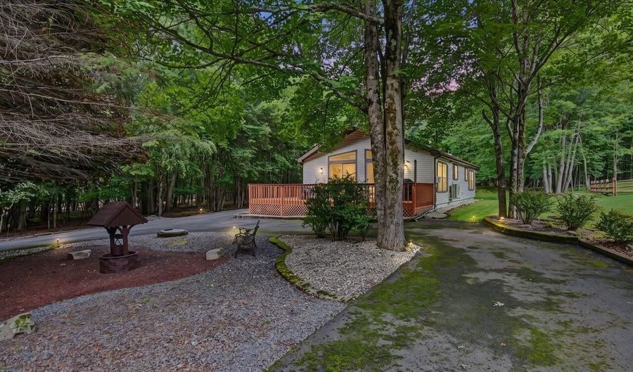 160 Ginsburg Cir, Albrightsville, PA 18210 - 3 Beds, 2 Bath