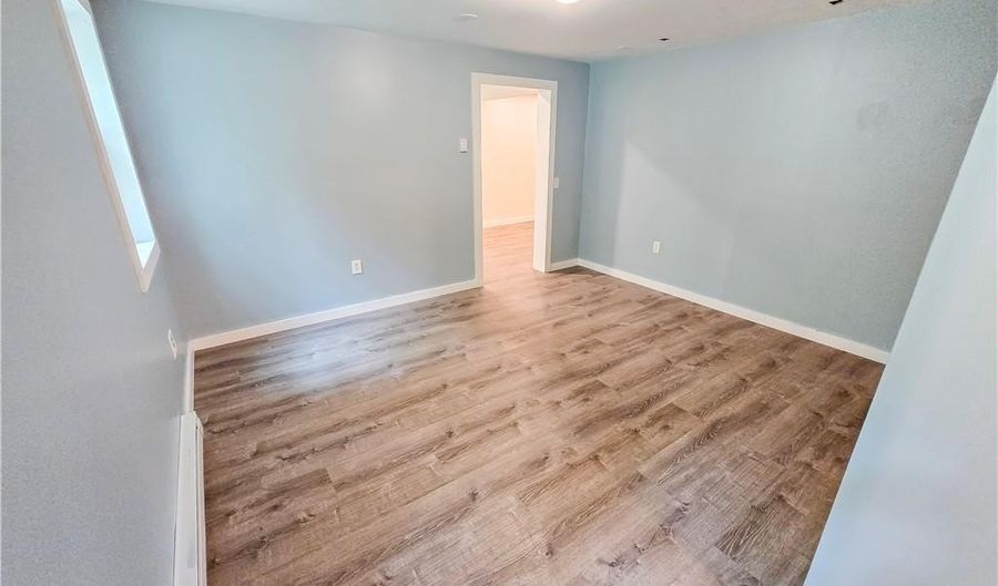 20 Indian Trl, Glocester, RI 02814 - 3 Beds, 2 Bath