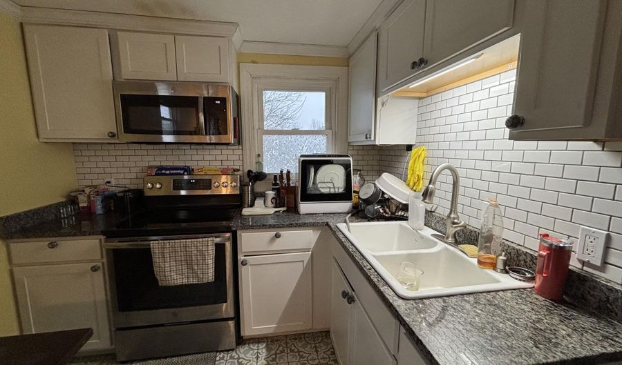 9 Roger St, Bangor, ME 04401 - 3 Beds, 1 Bath