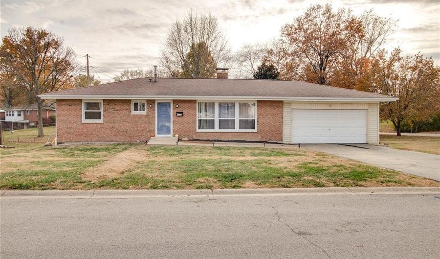 5230 Wick Way Dr, Alton, IL 62002 - 3 Beds, 2 Bath