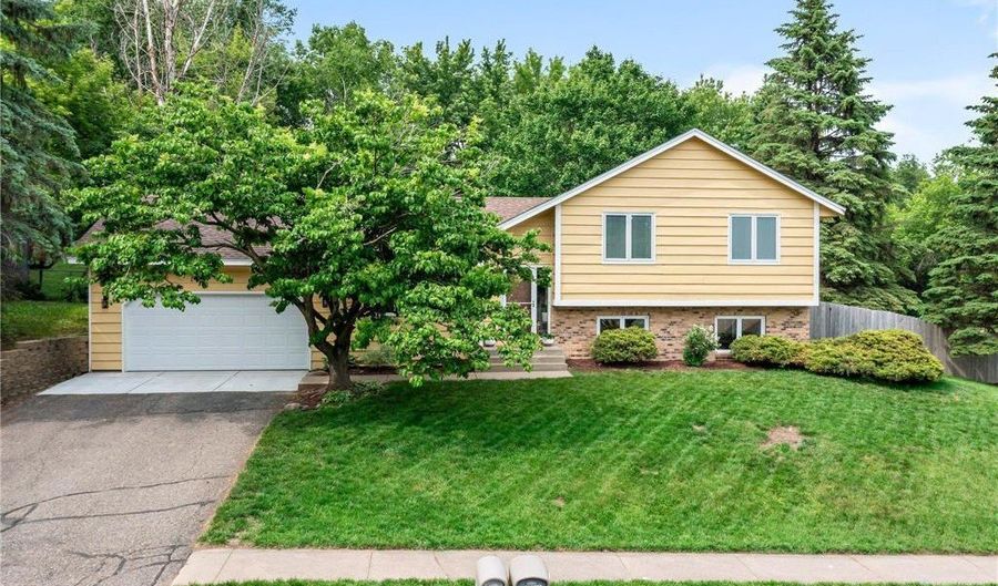 8315 141st St W, Apple Valley, MN 55124 - 3 Beds, 2 Bath
