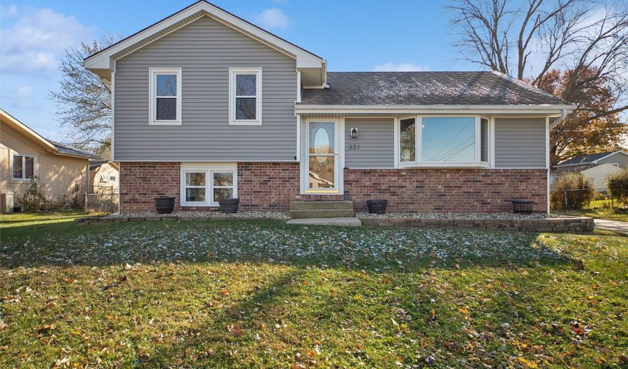321 NE 9th St, Ankeny, IA 50021 - 4 Beds, 2 Bath