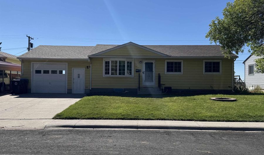 4109 E 6TH St, Cheyenne, WY 82009 - 4 Beds, 2 Bath