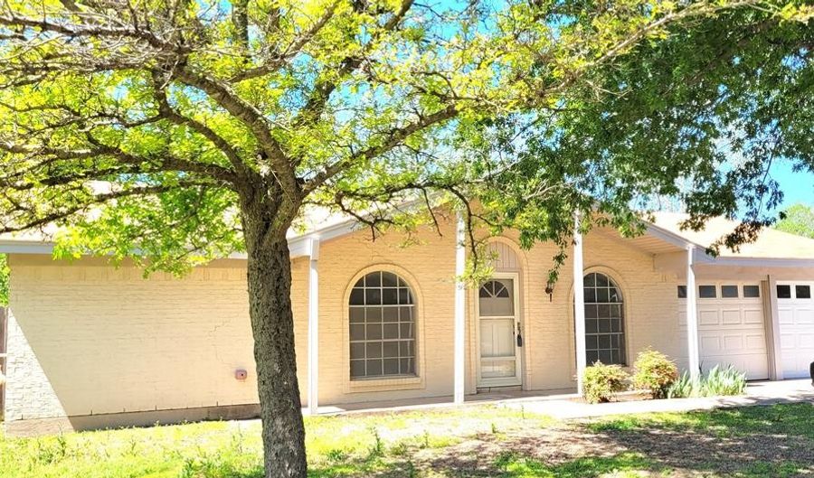 1016 John Reagan St, Benbrook, TX 76126 - 3 Beds, 2 Bath